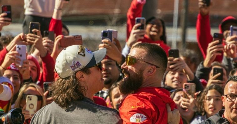 Seven mobile and eight retail sportsbooks were awarded licenses in MO this week.