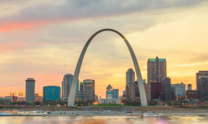 St. Louis arch, signifying Missouri's first month of sports betting revenue