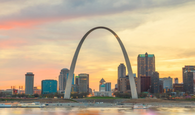 St. Louis arch, signifying Missouri's first month of sports betting revenue