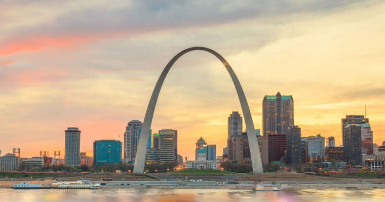 St. Louis arch, signifying Missouri's first month of sports betting revenue